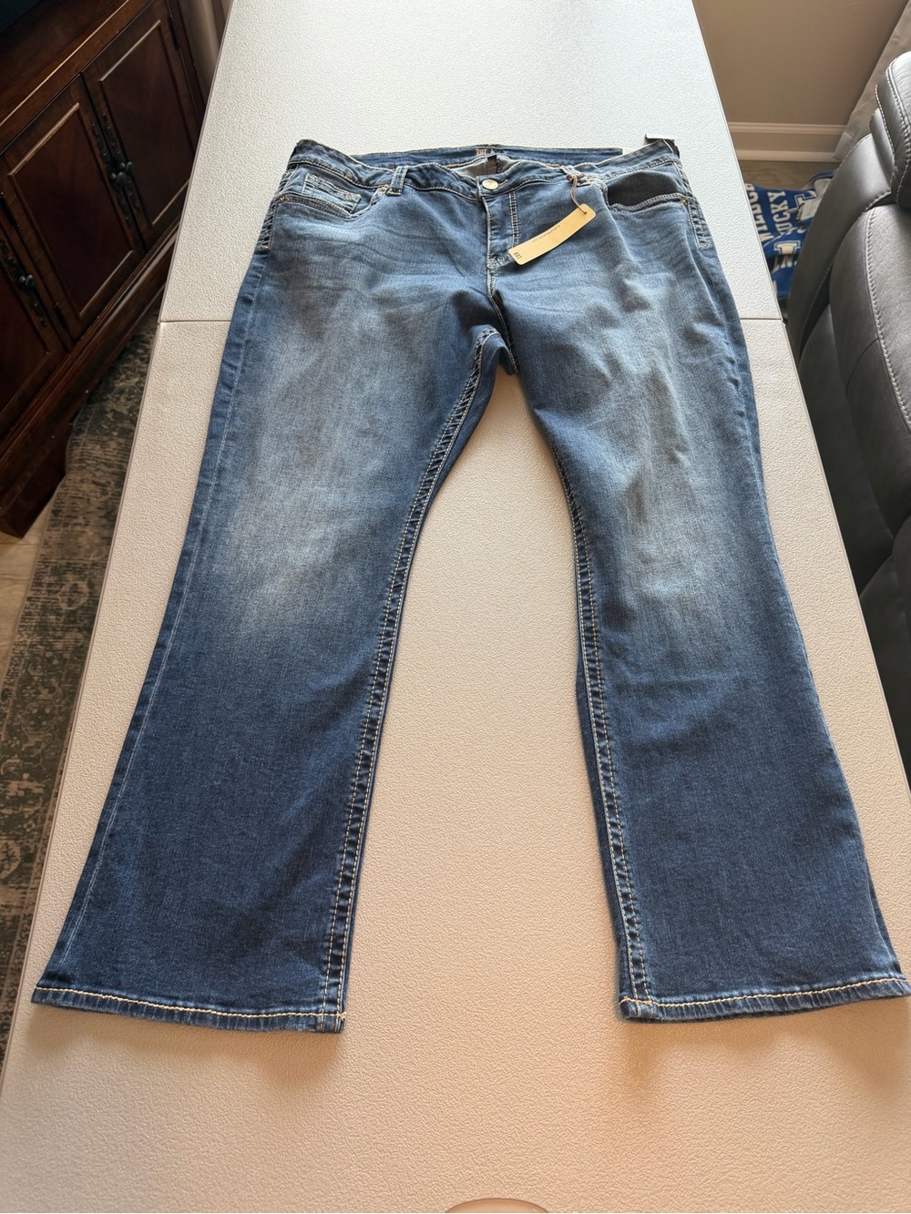 Kut from the Kloth women’s high rise boot cut jeans size 22